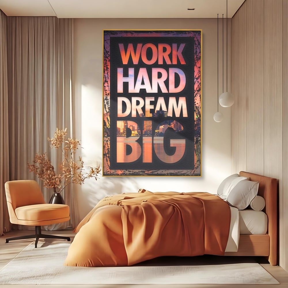 Tablou canvas cu tablou motivational cu peisaj urban nocturn, in rama de aluminiu auriu, pe perete intr-un dormitor